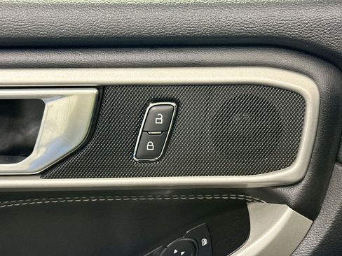 Used 2022 Ford Explorer XLT w/ Equipment Group 202A image 17