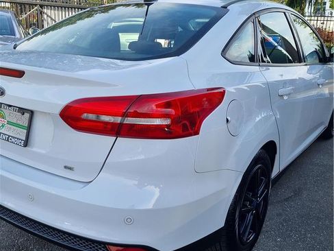 Used 2015 Ford Focus SE FWD image 5