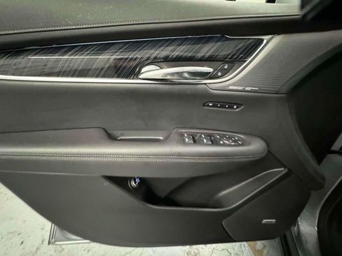 Certified 2025 Cadillac XT6 Premium Luxury AWD/4WD image 15