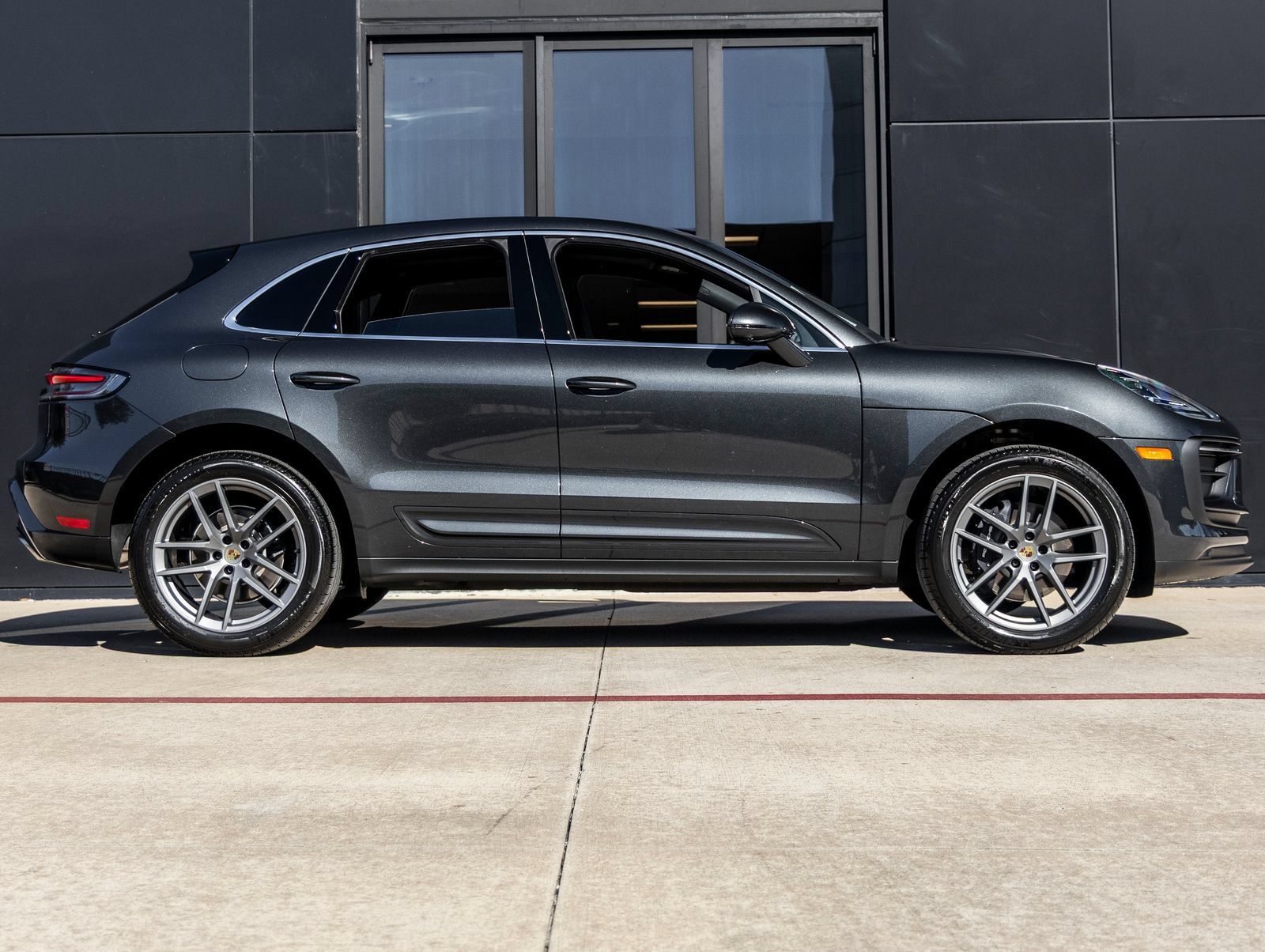 Certified 2026 Porsche Macan AWD/4WD image 12