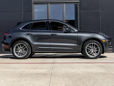 Certified 2026 Porsche Macan AWD/4WD image 12