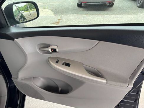 Used 2013 Toyota Corolla LE FWD image 21