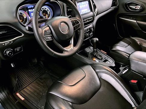 Used 2020 Jeep Cherokee Latitude Plus image 13