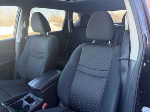 Used 2017 Nissan Rogue SV image 13