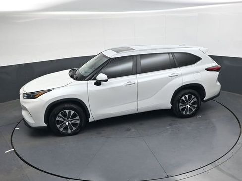 Used 2023 Toyota Highlander XLE image 21