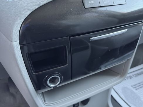 Used 2011 Toyota Sienna LE FWD image 23