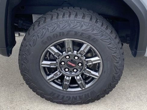 Used 2024 GMC Sierra 1500 AT4X image 32