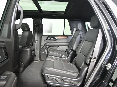 Used 2025 GMC Yukon Denali w/ Sun & Power Step Package AWD/4WD image 18