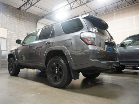 Used 2016 Toyota 4Runner SR5 image 3