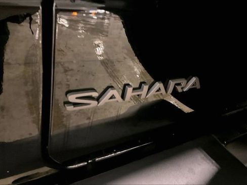 Used 2025 Jeep Wrangler Sahara image 8