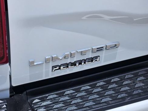 Used 2025 RAM 3500 Limited AWD/4WD image 9