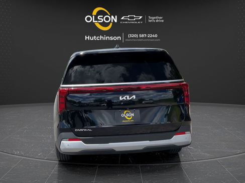 Used 2025 Kia Carnival FWD image 7