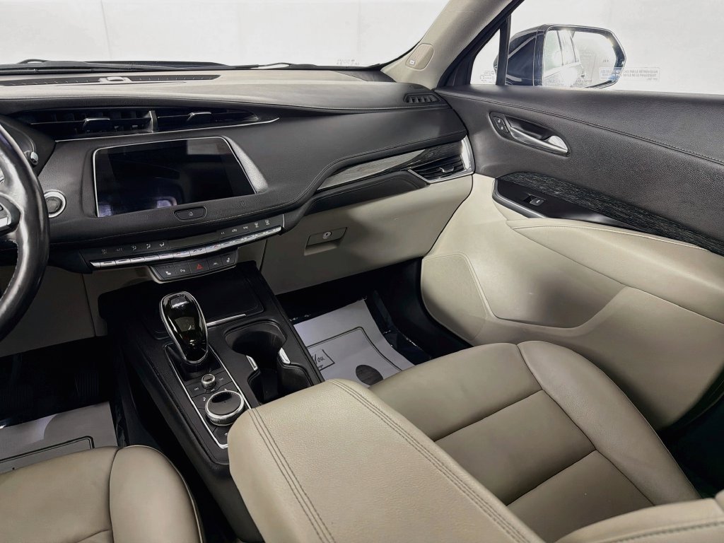 Used 2020 Cadillac XT4 Premium Luxury w/ Sun And Sound Package AWD/4WD image 23