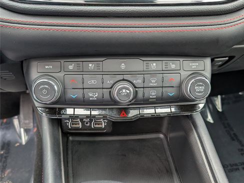 Used 2024 Dodge Durango GT image 25