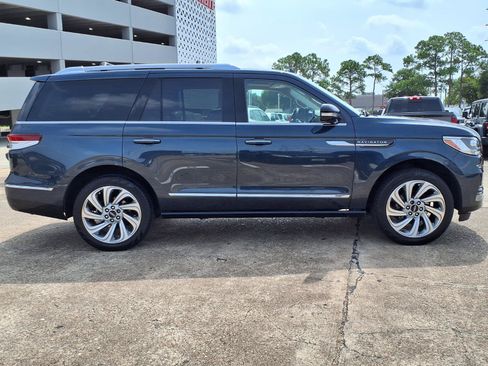 Used 2024 Lincoln Navigator Premiere AWD/4WD image 30