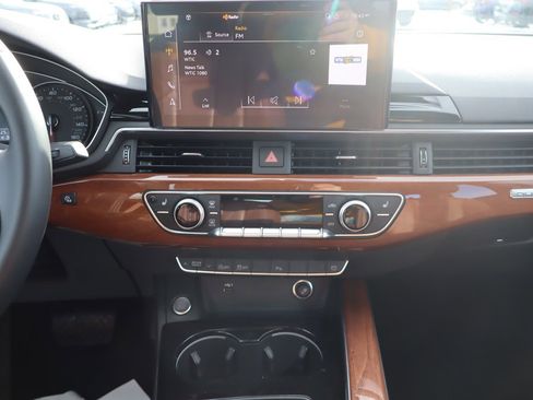 Used 2023 Audi A4 2.0T Premium w/ Convenience Package image 11