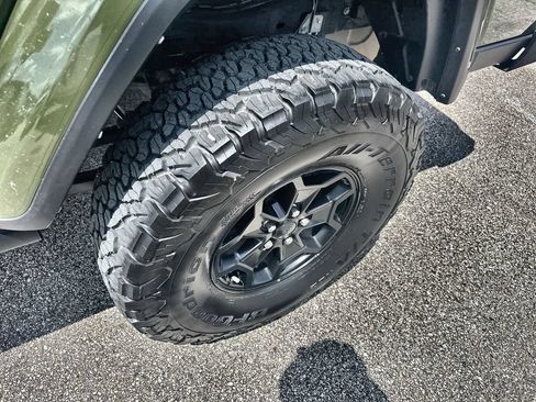 Used 2021 Jeep Gladiator Sport AWD/4WD image 7