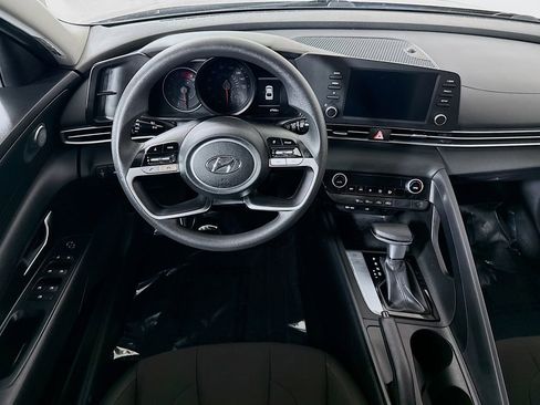 Certified 2022 Hyundai Elantra SEL FWD image 4