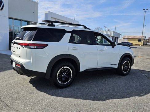 Used 2025 Nissan Pathfinder Rock Creek image 15