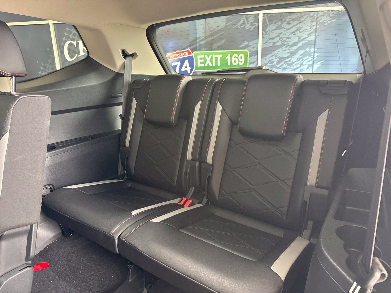 Used 2025 Volkswagen Atlas Peak Edition SE AWD/4WD image 19