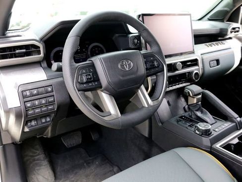 Used 2025 Toyota Tacoma Trailhunter image 9