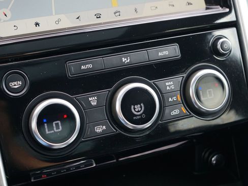 Used 2018 Land Rover Discovery HSE image 22