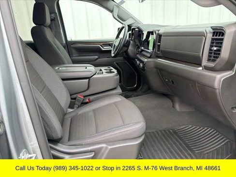Used 2025 Chevrolet Silverado 1500 LT AWD/4WD image 39