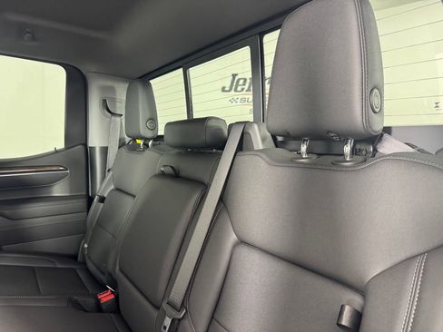 Used 2025 Chevrolet Silverado 1500 LT Trail Boss w/ Dark Appearance Package AWD/4WD image 31