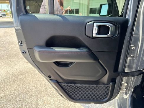 Used 2019 Jeep Wrangler Unlimited Rubicon image 13