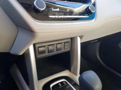 Used 2024 Toyota Corolla Cross L image 32