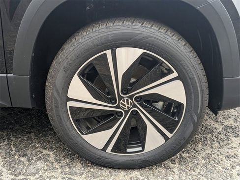 New 2024 Volkswagen Taos SE image 10