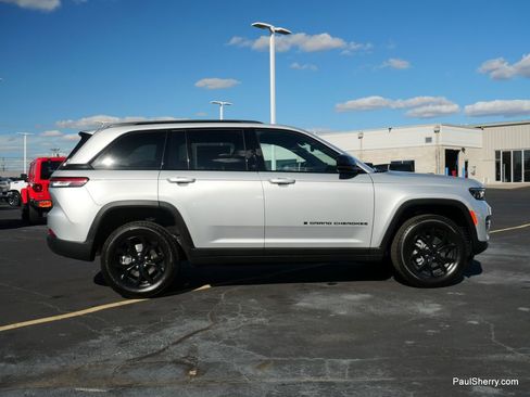 New 2025 Jeep Grand Cherokee Altitude image 15