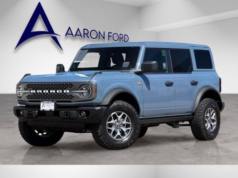 Used 2025 Ford Bronco Badlands AWD/4WD image 2