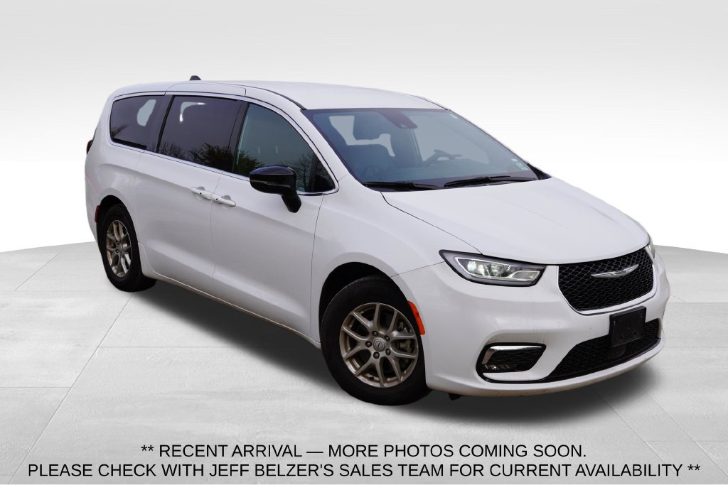 Used 2026 Chrysler Pacifica Select FWD image 1