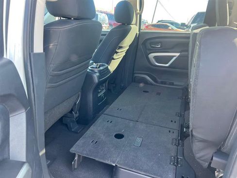 Used 2017 Nissan Titan SV image 6