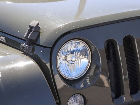 Used 2015 Jeep Wrangler Unlimited Sahara w/ Connectivity Group image 5