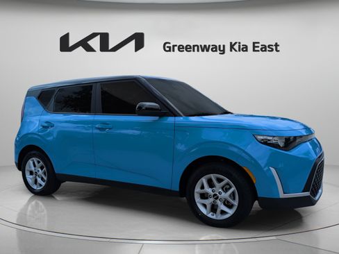Certified 2025 Kia Soul S FWD image 3