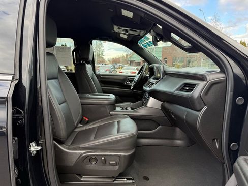 Used 2024 Chevrolet Suburban LT image 14