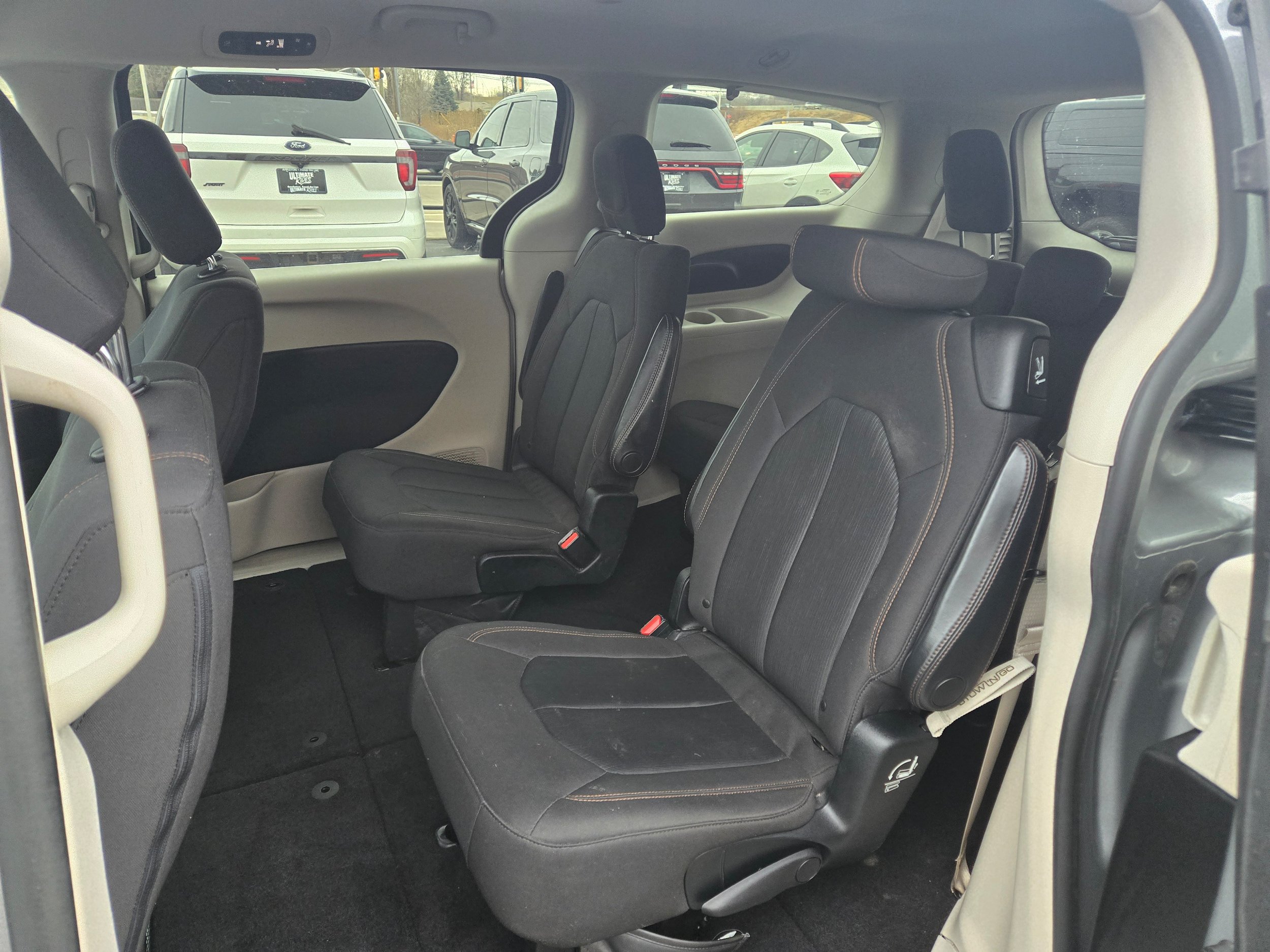 Used 2017 Chrysler Pacifica LX FWD image 9