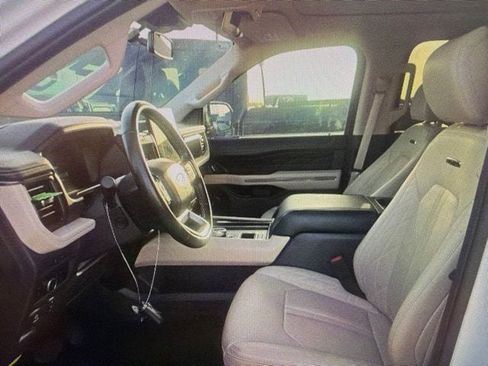 Used 2024 Ford Expedition Platinum RWD image 6