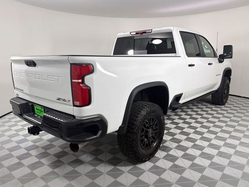 Used 2025 Chevrolet Silverado 2500 ZR2 w/ Technology Package image 9