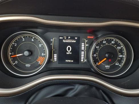 Used 2015 Jeep Cherokee Latitude FWD image 12
