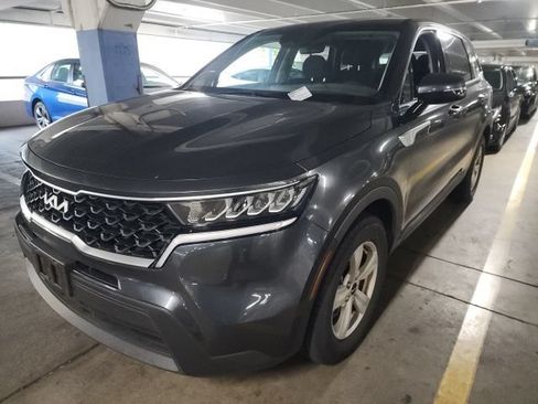 Used 2023 Kia Sorento LX FWD image 4