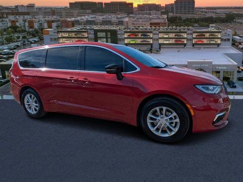 New 2026 Chrysler Pacifica Select image 1