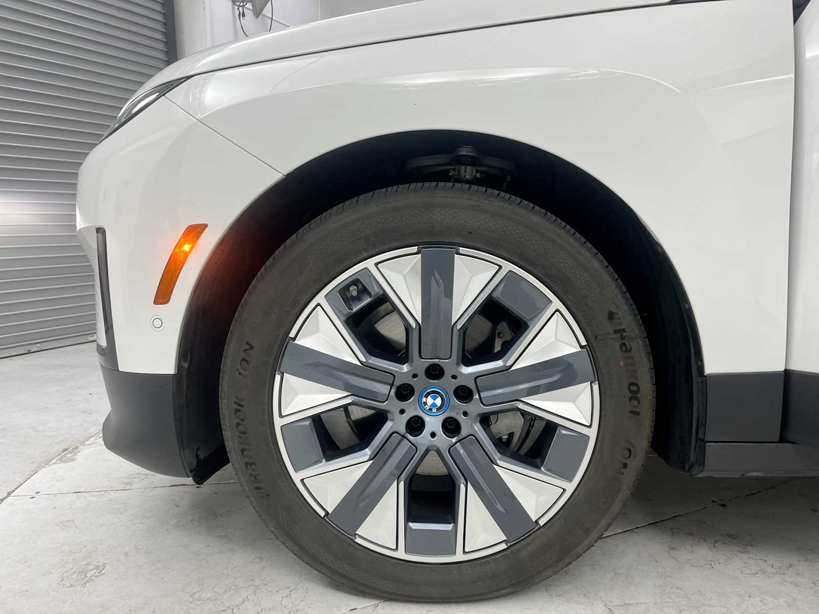 Used 2025 BMW iX xDrive50 AWD/4WD image 24