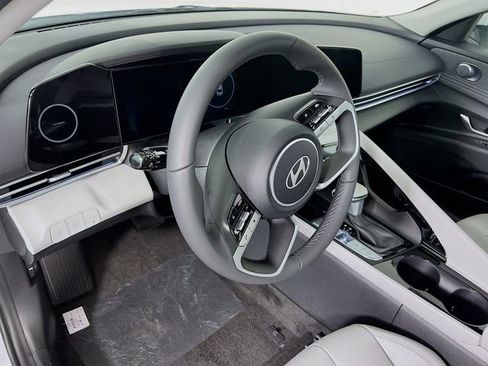 New 2025 Hyundai Elantra Limited image 8