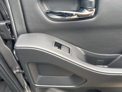 Used 2025 Nissan Frontier PRO-4X image 34