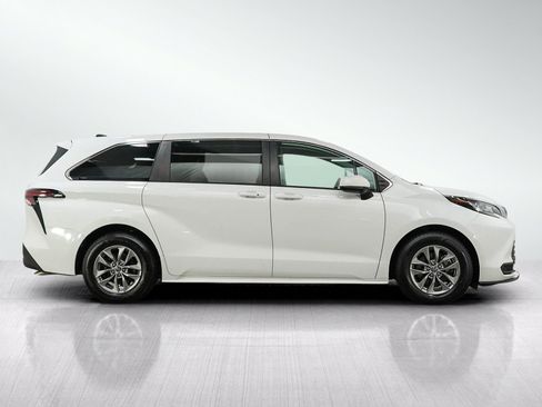 Used 2021 Toyota Sienna LE AWD/4WD image 6