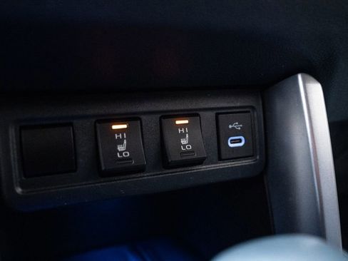 Certified 2023 Toyota Corolla Cross XLE image 28