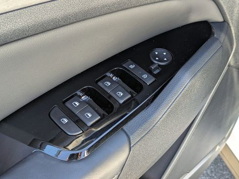 Used 2025 Kia Sportage X-Line image 18